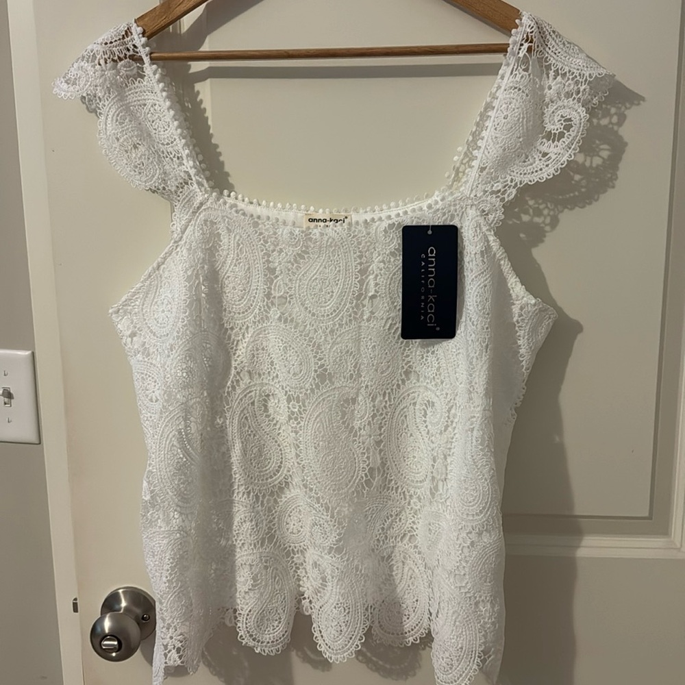 Beautiful tank top.. new with tags